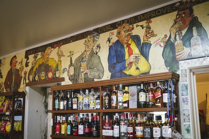 Image Gallery - Karlgarin Country Club Bar mural